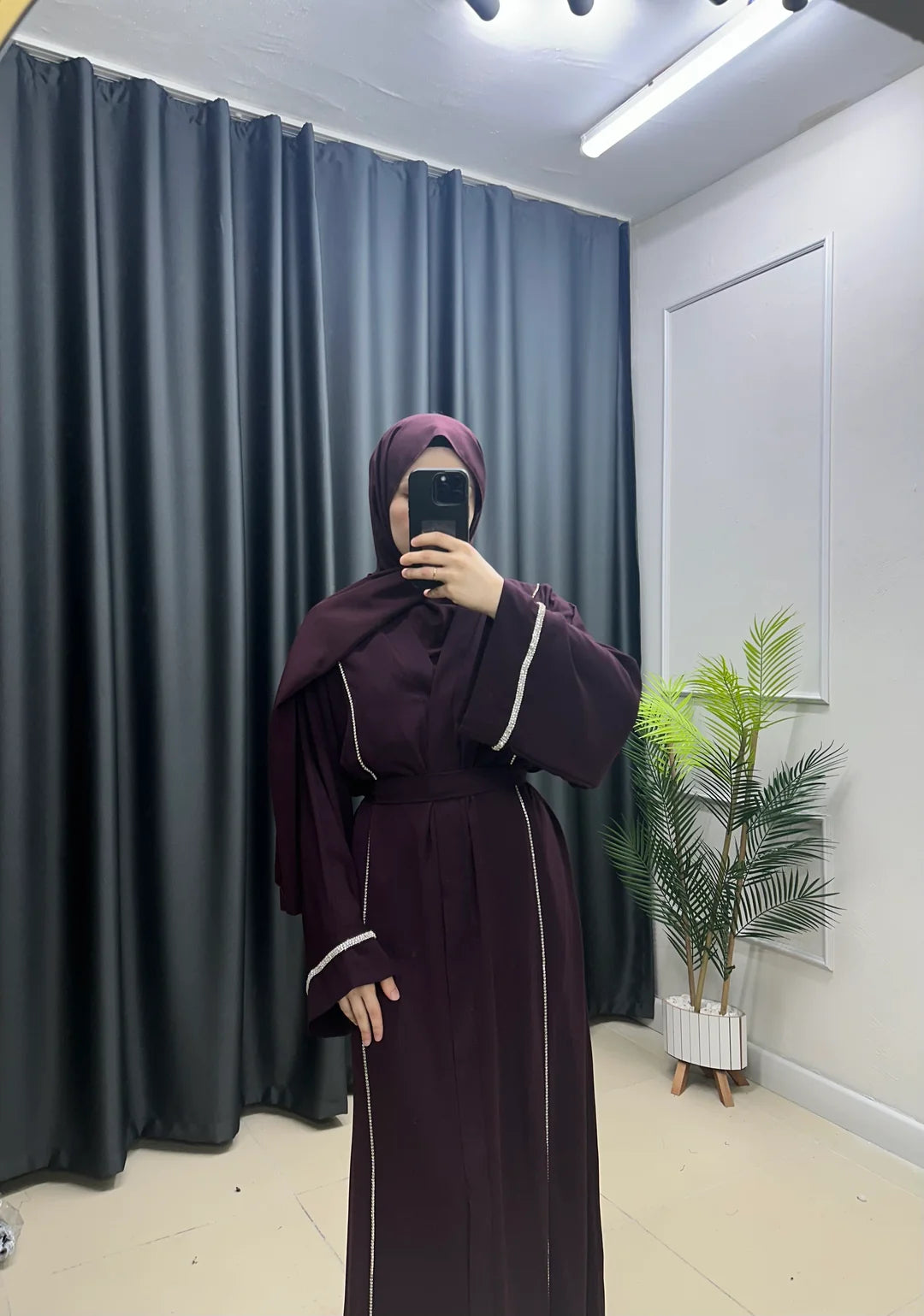 Abaya Prune Foncée avec Détails Argentés