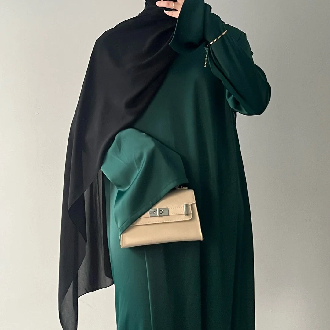 Abaya Satinée Vert Émeraude à Manches Évasées