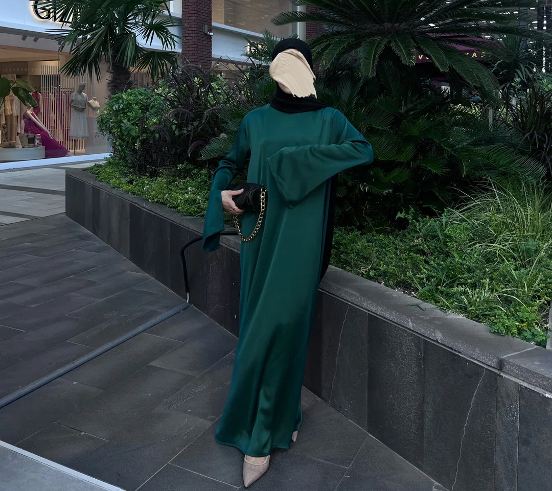 Abaya Satinée Vert Émeraude à Manches Évasées