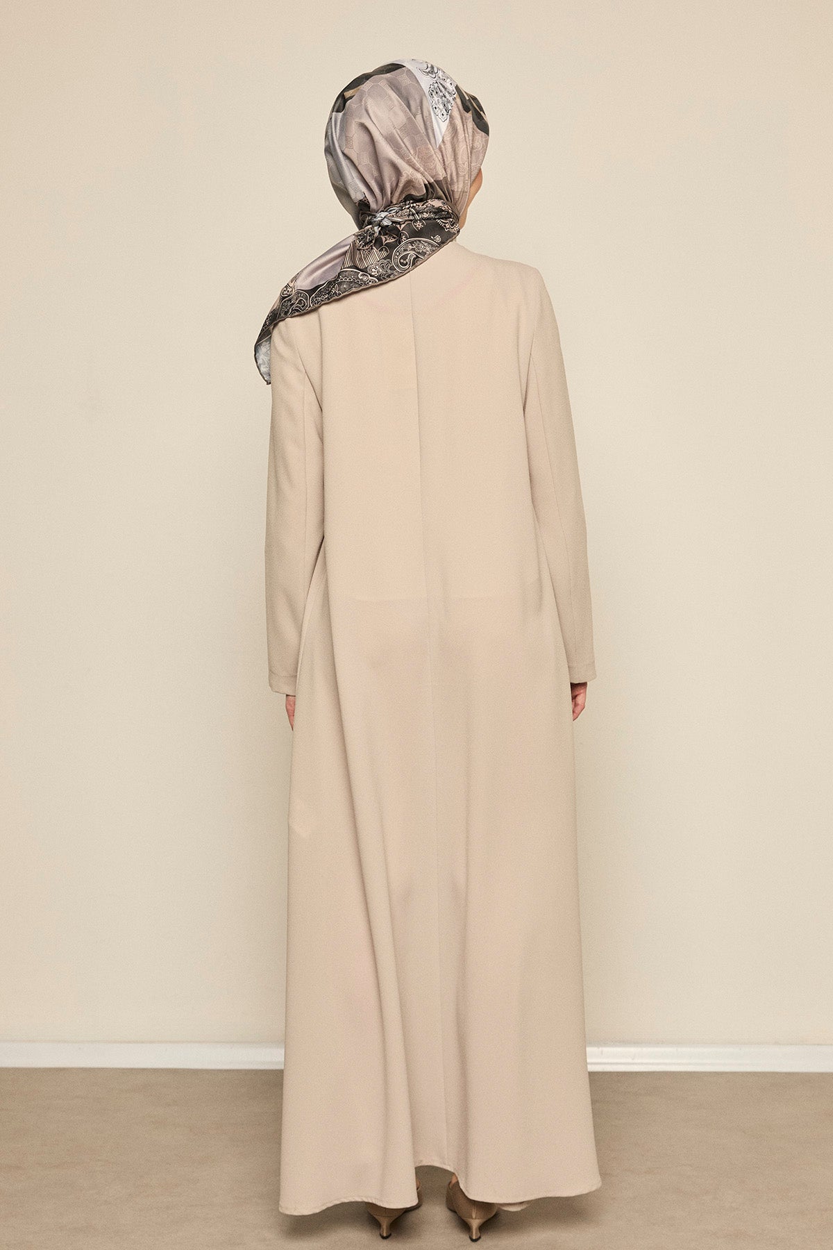 Abaya Beige à Double Boutonnage Croisé