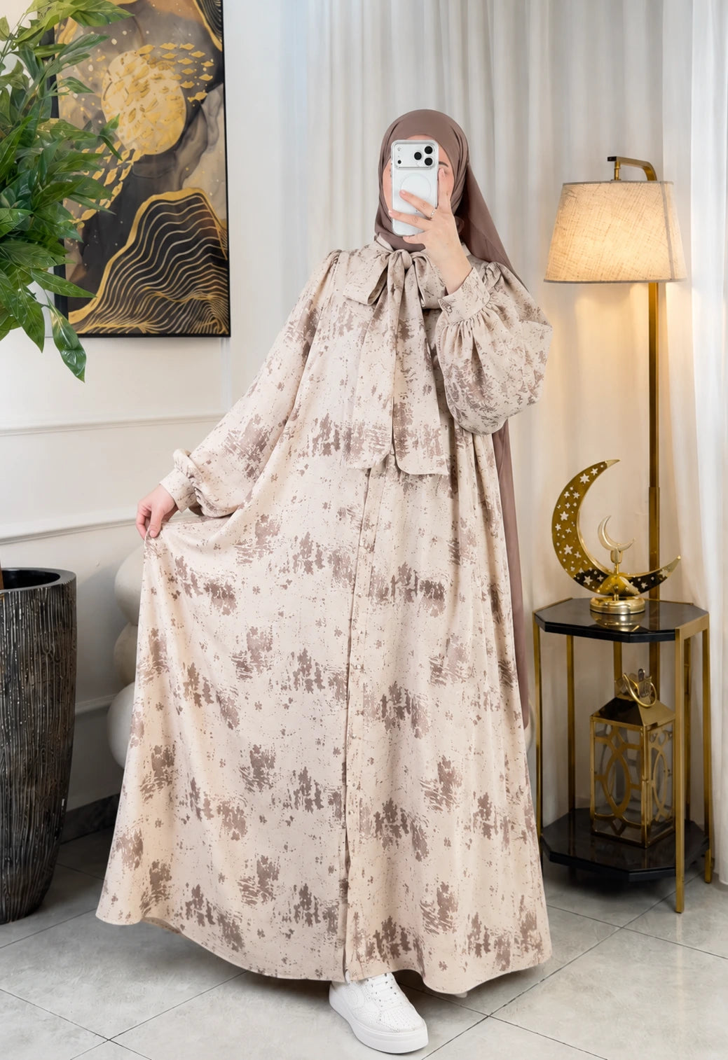 Abaya nœud papillon - pose naturelle