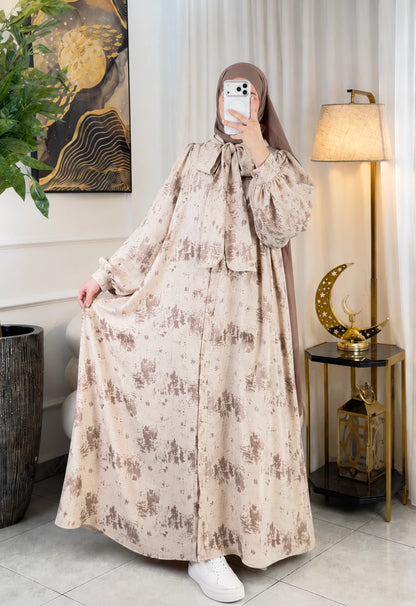 Abaya nœud papillon - pose naturelle