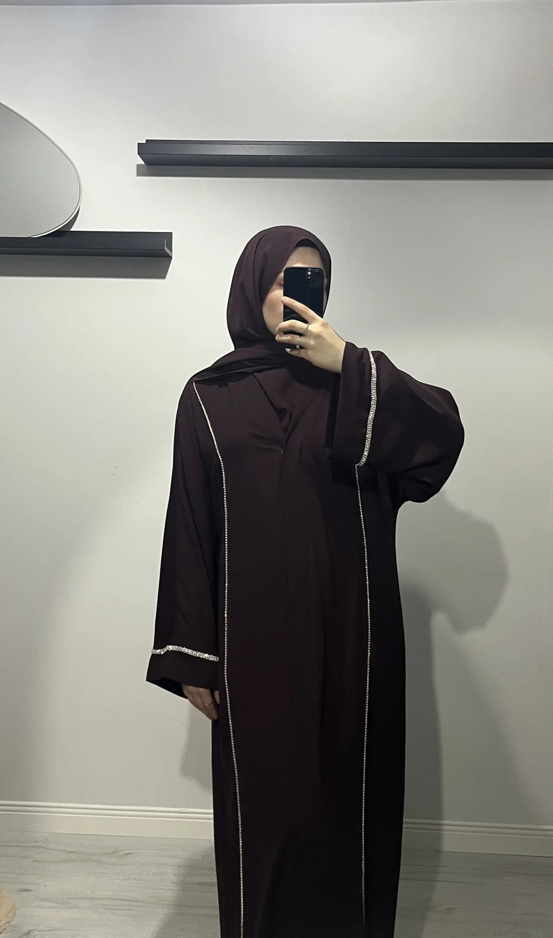 Abaya Prune Foncée avec Détails Argentés