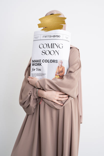 Abaya Taupe à Fronces Hautes et Manches Bouffantes