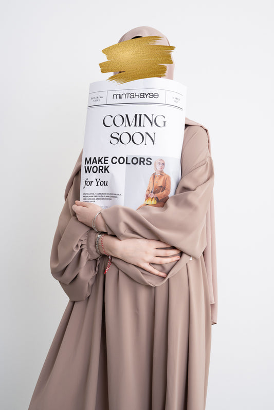 Abaya Taupe à Fronces Hautes et Manches Bouffantes
