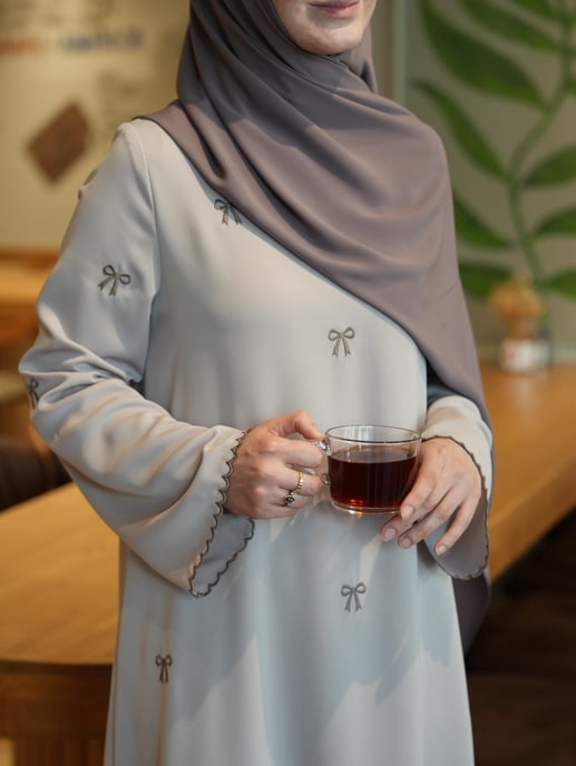 Umniah: La Robe Hijab De Papillon
