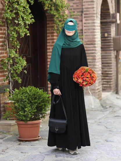 Umniah: Abaya Chic